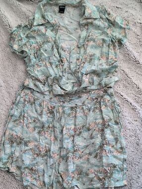 Disney Hot Topic Women’s Peter Pan  Button-Down Short Set
